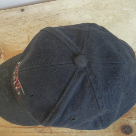 Brad Paisley Autographed Baseball Hat Cap Signed - Black w/Red & White lettering - Picture 4 of 9